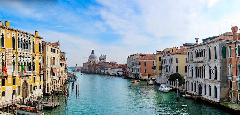 Blick auf einen venezianischen Kanal